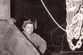 ​ Jan Mosebach ve sklárně v Novém Sedle roku 1968. Zdroj: archiv pamětníka  ​
